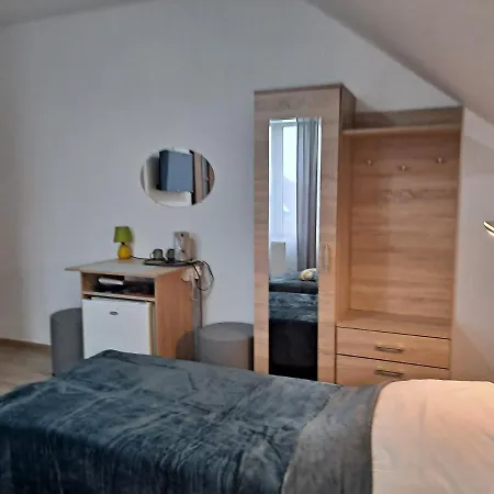 Monica Dwuosobowe Tylko Dla Doroslych * 米耶伦科